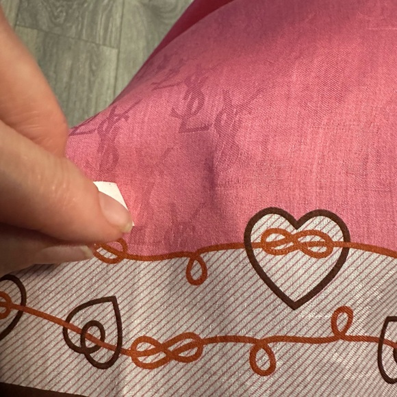 Ysl monogrammed scarf. Very rare with hidden ysl pattern nwt - Picture 4 of 7